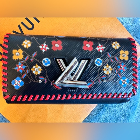 100% Authentic Louis Vuitton Special Edition Epi Leather Wallet - Picture 6 of 12